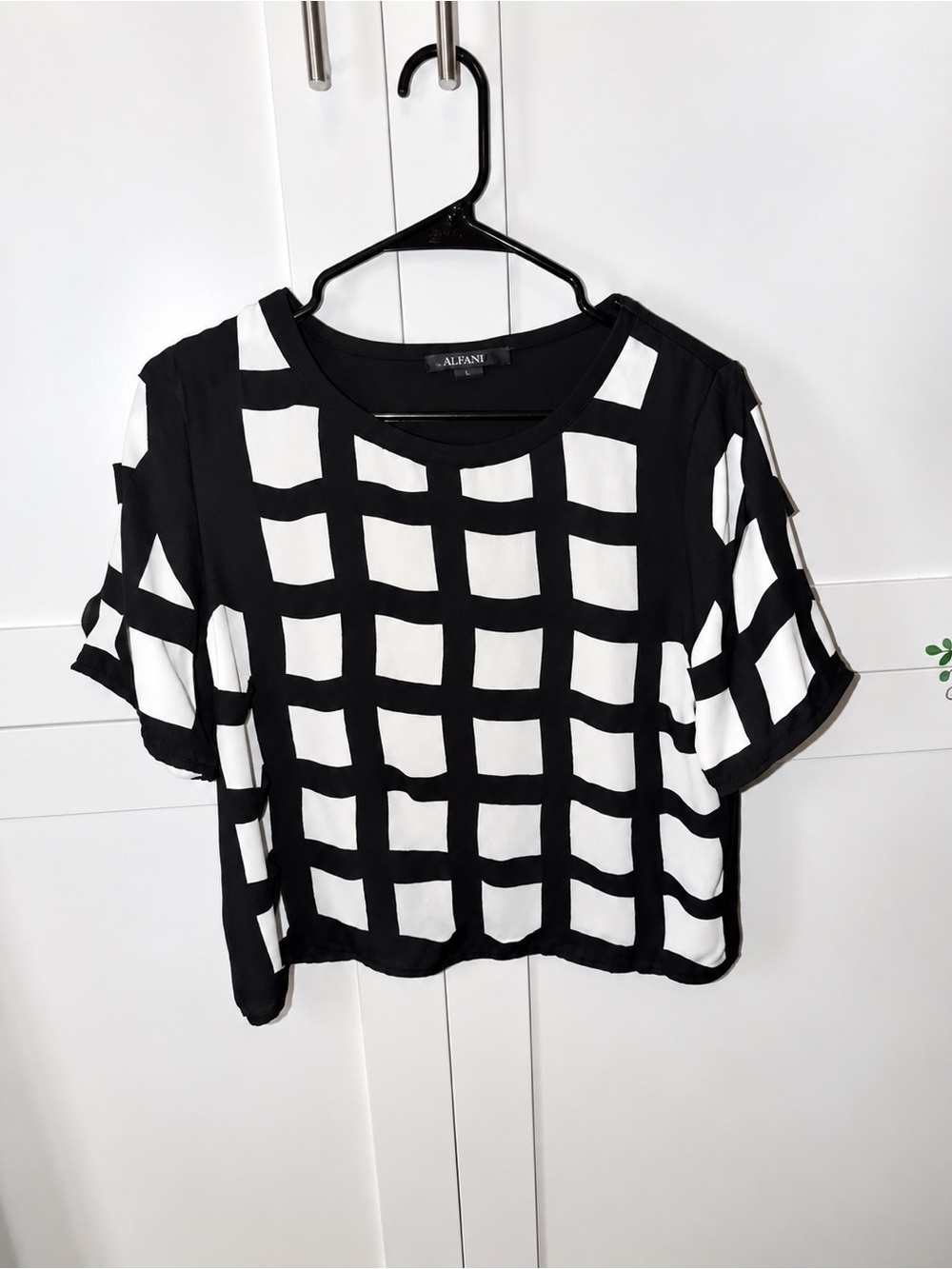 Maddy K - Black & White Blouse - size Medium